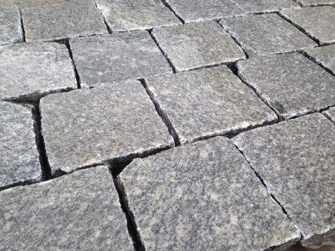 Portugese graniet tegeltjes 20x20x6cm 400m2 op voorraad !!