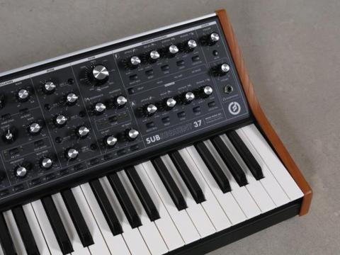 NEW Moog Subsequent 37 synthesizer (inruil mogelijk!)