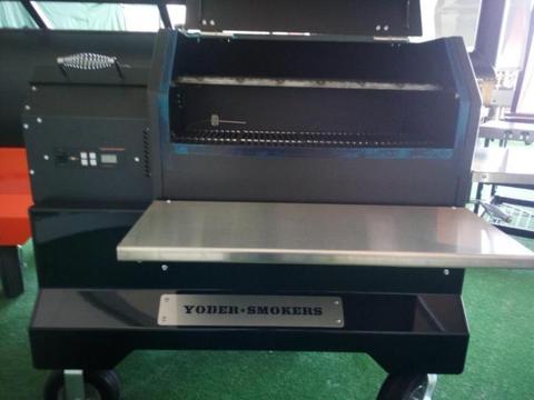 yoder YS640 competition cart zwart pelletbbq smoker