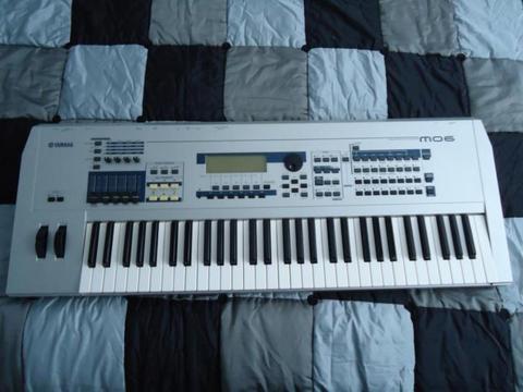 Yamaha MO6 Synthesizer MO 6