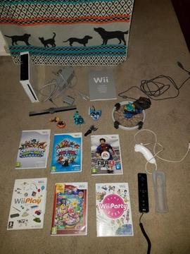 Wii + 6 spellen oa Mario Party 9 en WII Party etc