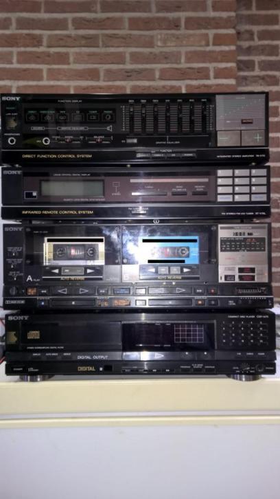 Sony stereoset tuner,versterker,dubbelcasettedek en cdplayer
