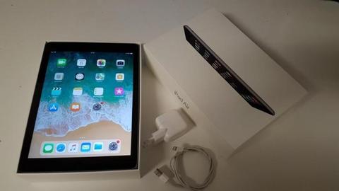 iPad Air 128GB Space Grey - Als nieuw + Smart case black