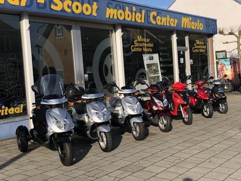 Verschillende merken driewiel benzine scooters op voorraad