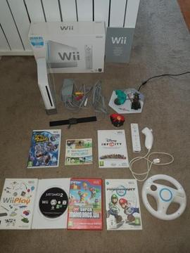 Wii + doos + 7 spellen oa Mario Kart en Super Mario Bros etc