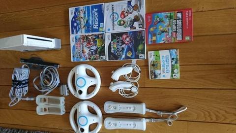 Nintendo Wii + controllers & N'chucks + Stuurtjes +7 spellen
