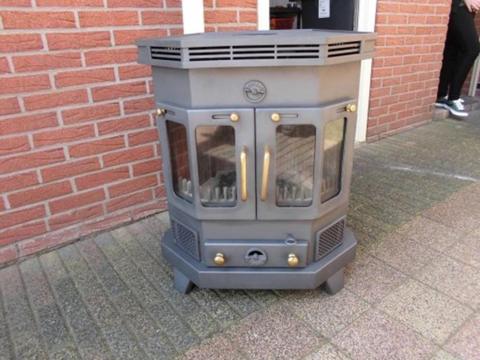 bijna nieuwe BARBAS rosolo 7 kw houtkachel allesbrander