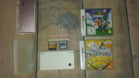 Nintendo DS i - Wit - incl adapter & 3 games & 2 hoesjes