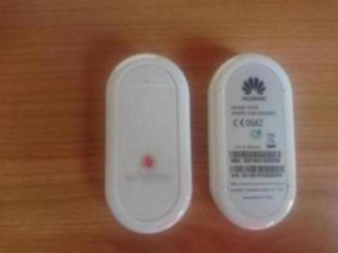 Huawei E220 - wireless cellular modem - 3G (Vodafone dongle)