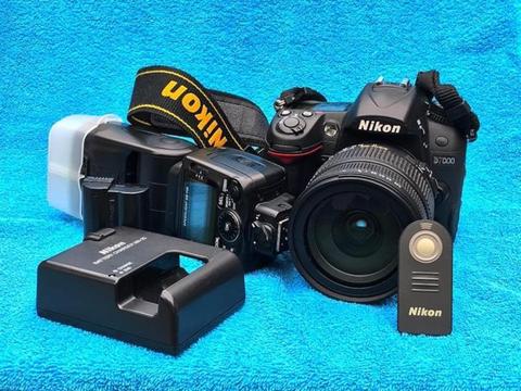 Nikon D7000 DSLR camera + 17-70 objectief + accessoires