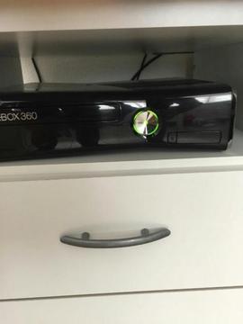 Xbox 360 met 25 originele spellen, 2 controllers