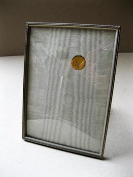 Oude Jyden fotolijst, zilverkleurig metaal met bol glas