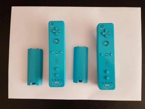 blauwe wii remote plus controllers in nette staat