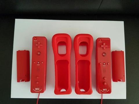 rode wii remote plus controllers compleet met casses