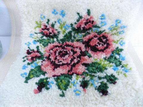 Borduurwerk smyrna bloemen rozen roze retro vintage nieuw