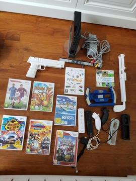 Wii + 8 spellen oa Super Smash Bros, Wii sports etc