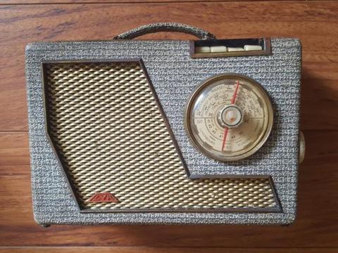 Vintage Franse Retro Radio LYR Model 39132 uit 1958