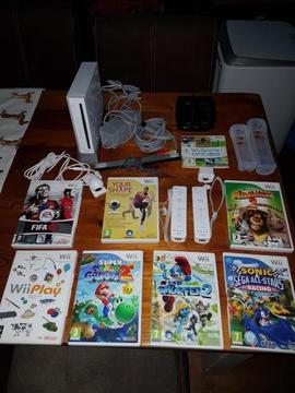 Wii + 8 spellen oa Super Mario Galaxy + 2 controllers etc