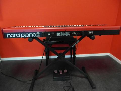 Nord Piano 2 met Triple pedal