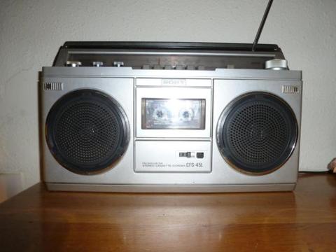 Sony vintage draagbare radio met casette voor de klusser