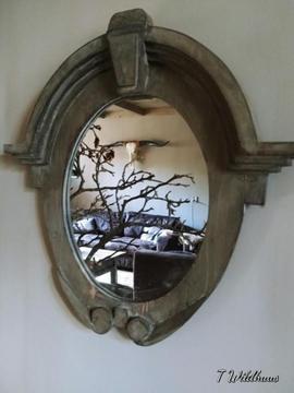 Ossenoog.spiegel.oud grenen.stoer sober landelijk