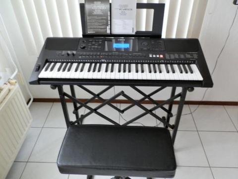 Yamaha PSR-E453 keyboard + onderstel + pianokruk ( zgan )