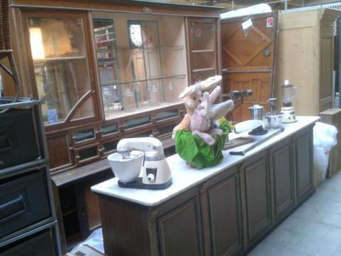 Antieke bakkerswinkelkast, met toonbank, etalage,spiegel,div