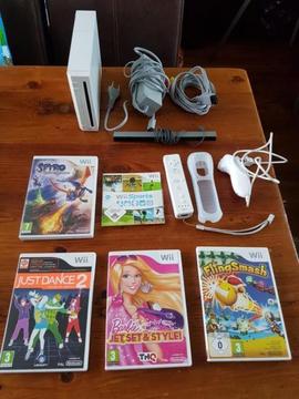 Wii spelcomputer met 5 spellen ook Just Dance etcetera