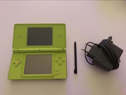 Lime kleurige Nintendo DS Lite incl 13 spellen