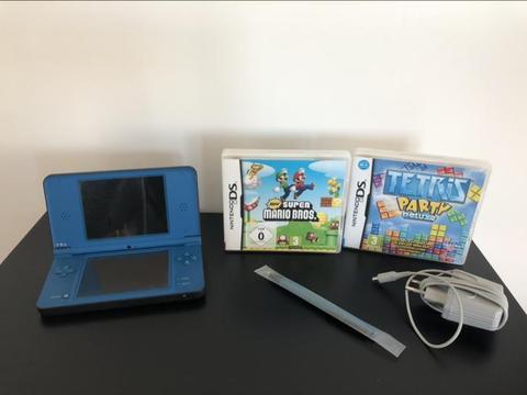 Blauwe Nintendo DSi XL incl. 2 spellen - in perfecte staat