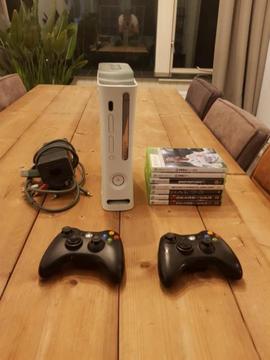 Xbox 360 + 7 games + 2 controllers