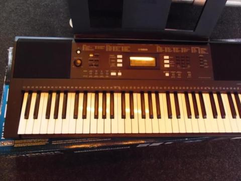 Yamaha psr-E433 Keyboard #760