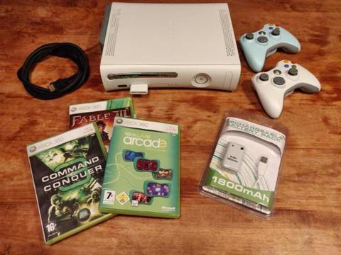 Xbox 360 met 2 controllers en 3 spellen - Zeer goede staat