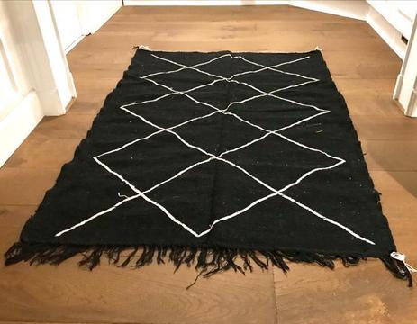 Tapijt zwart black noir vloerkleed karpet berber 150x105cm