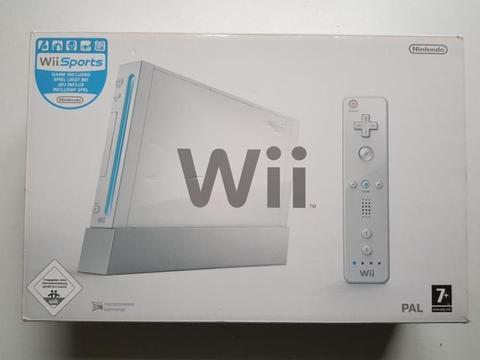 Nintendo Wii + 19 games + 45 Skylanders