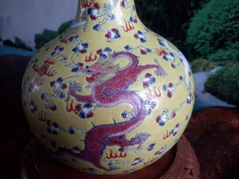 19e Eeuwse Chinees Porselein Daoguang Draken fles vaas