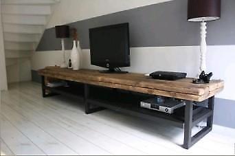 Superstoer industrieel tv-meubel van staal en hout