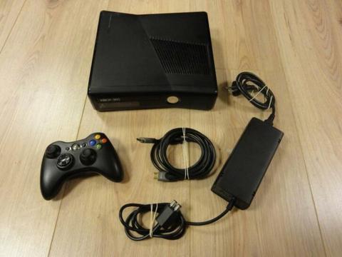 Xbox 360 250gb met controller + kabels 153