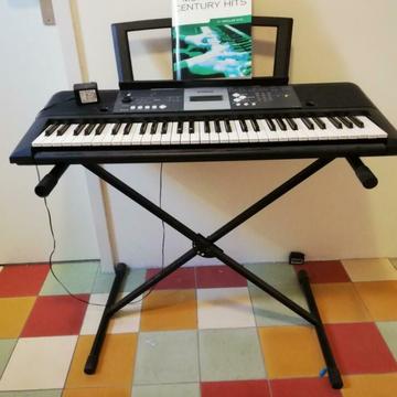 Yamaha Ypt 230 keyboard en staander