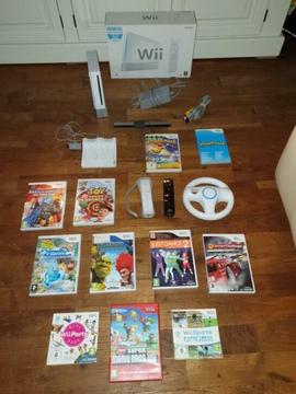 Wii + doos + 10 spellen oa Wii Party, Super Mario Bros etc!!