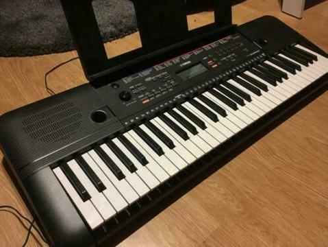 Yamaha Keyboard PSR E263 met bladmuziekstatief en Garantie