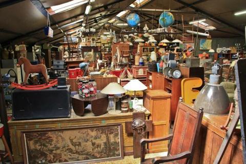 Kom kijken! 360m2 aan vintage antiek brocante design curiosa