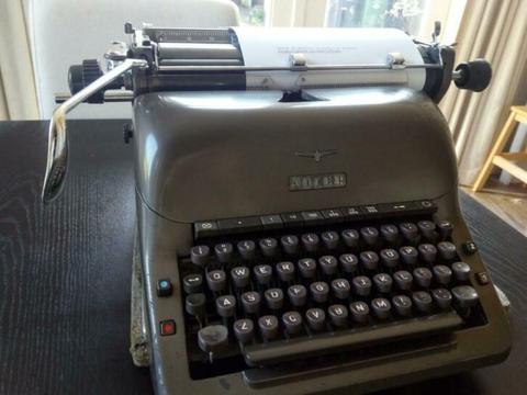 Adler universal perfect werkende typemachine