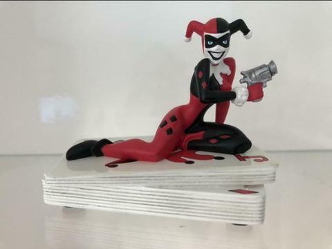 Harley Quinn on deck of cards RARE!! Statue