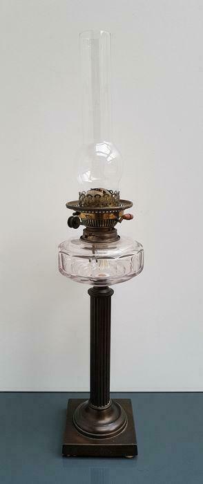 Victoriaanse Staande Petroleumlamp op Voet - Brons - Tweede