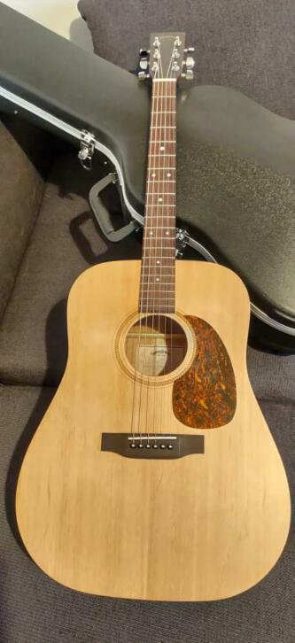 Electroacoustic Sigma Guitars DME + CNB Guitar case + more