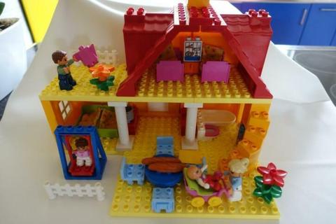 LEGO Duplo sets: o.a. speelhuis, supermarkt, vliegtuig