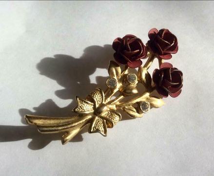 Vintage broche metaal rozen gouden kleur strass