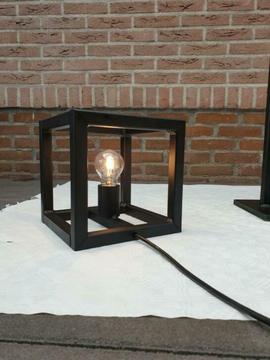 Industriële tafellamp, vloerlamp kubus vorm staal nieuw