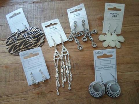 Partij van 200 paar nieuwe oorbellen